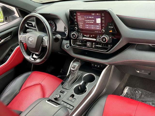 used 2021 Toyota Highlander car, priced at $36,400