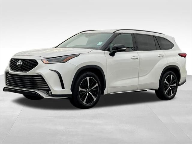 used 2021 Toyota Highlander car, priced at $36,400