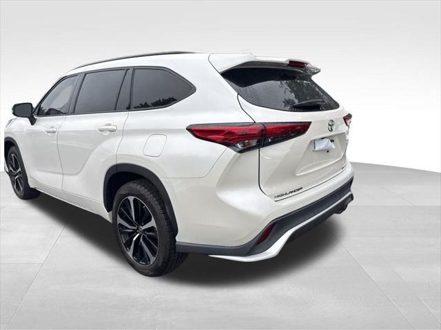 used 2021 Toyota Highlander car, priced at $37,086