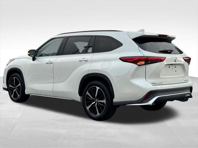 used 2021 Toyota Highlander car, priced at $36,400
