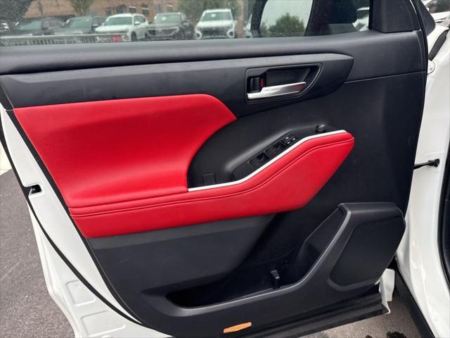 used 2021 Toyota Highlander car, priced at $37,086