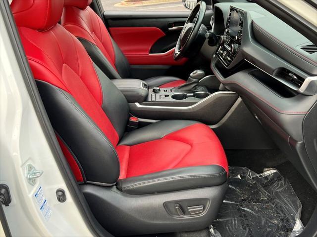 used 2021 Toyota Highlander car, priced at $36,400
