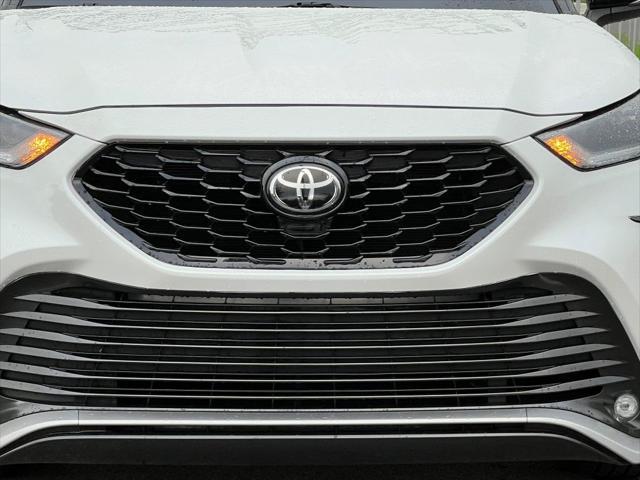 used 2021 Toyota Highlander car, priced at $36,400