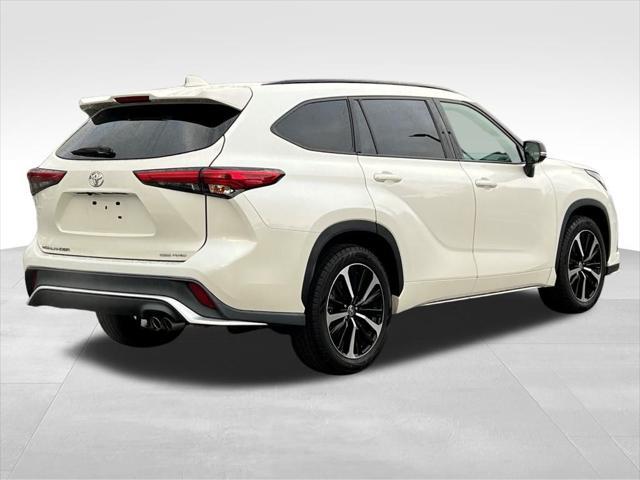 used 2021 Toyota Highlander car, priced at $36,400