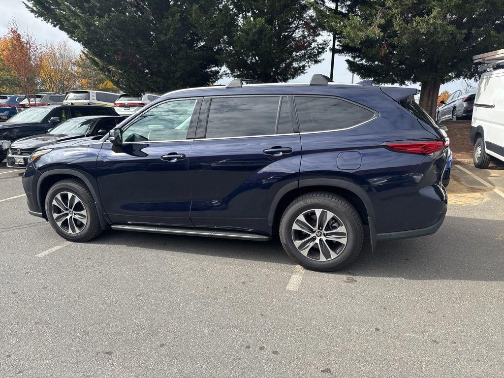 used 2021 Toyota Highlander car, priced at $32,820