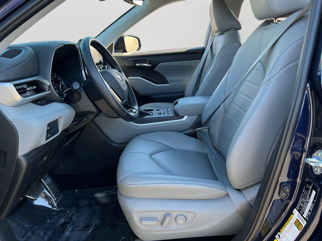 used 2021 Toyota Highlander car, priced at $32,599