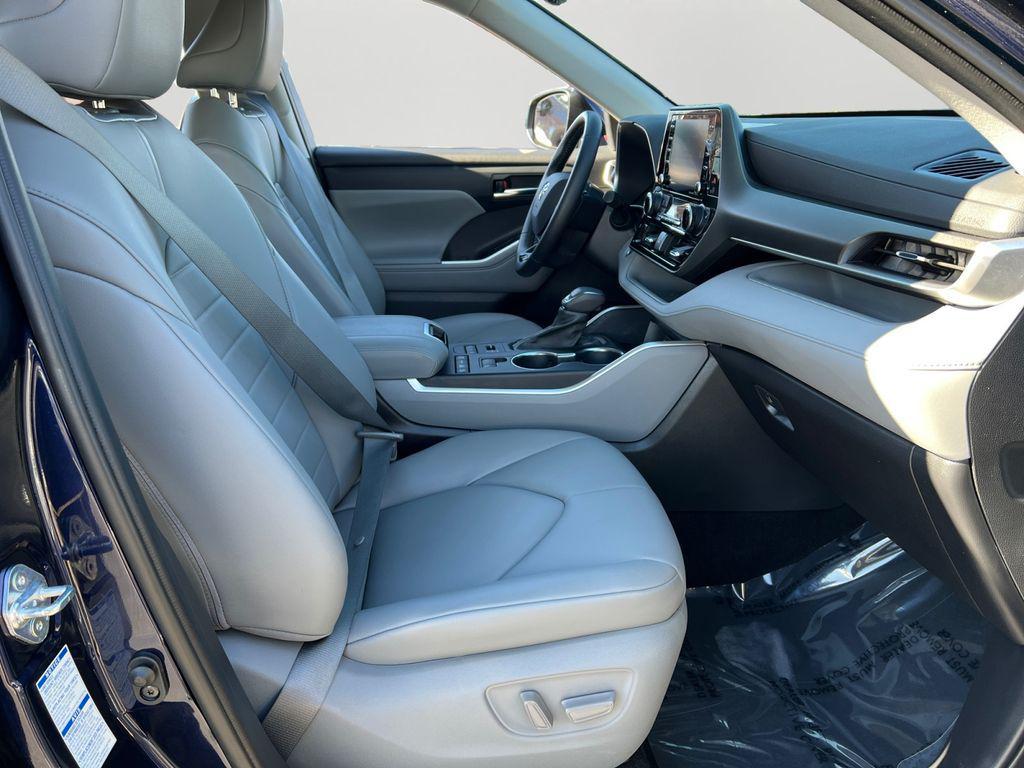 used 2021 Toyota Highlander car, priced at $32,599