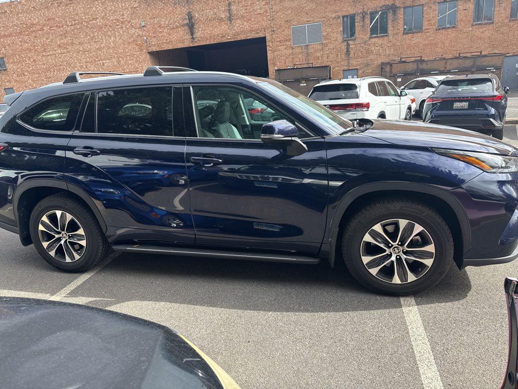 used 2021 Toyota Highlander car, priced at $32,820