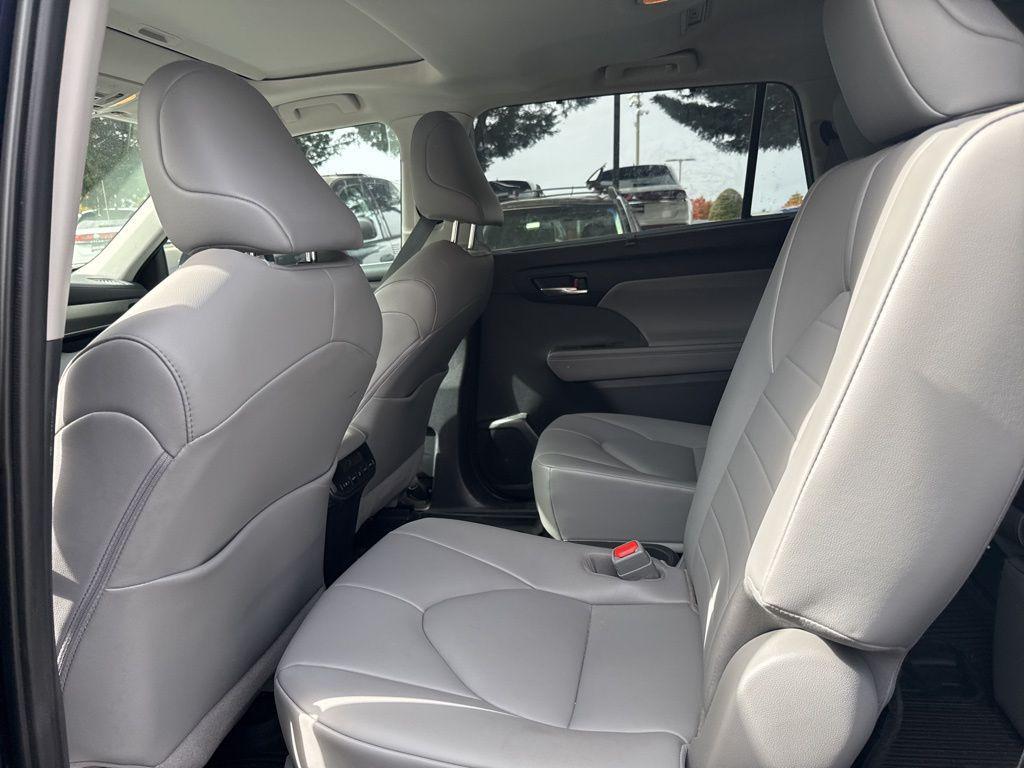 used 2021 Toyota Highlander car, priced at $32,820