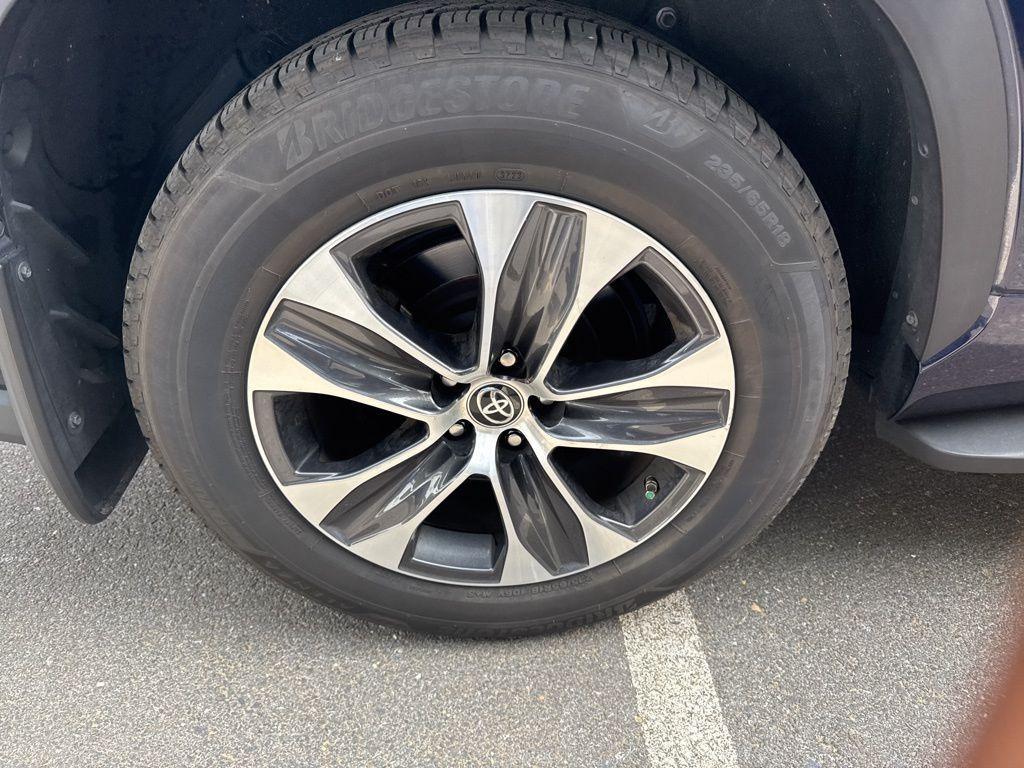 used 2021 Toyota Highlander car, priced at $32,820