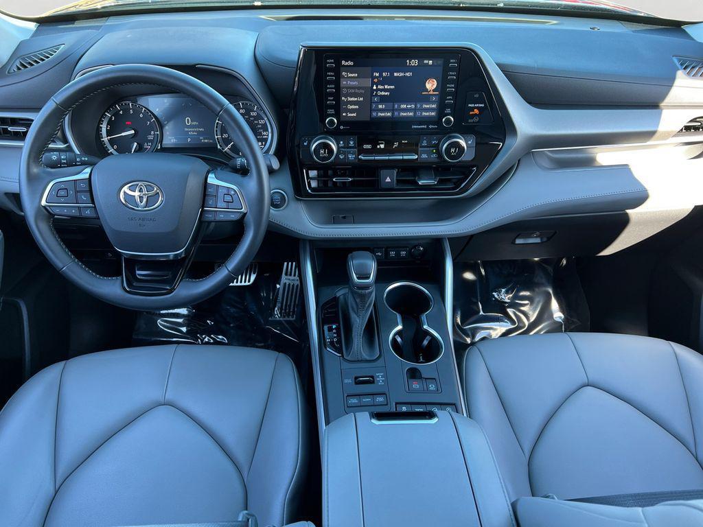 used 2021 Toyota Highlander car, priced at $32,599