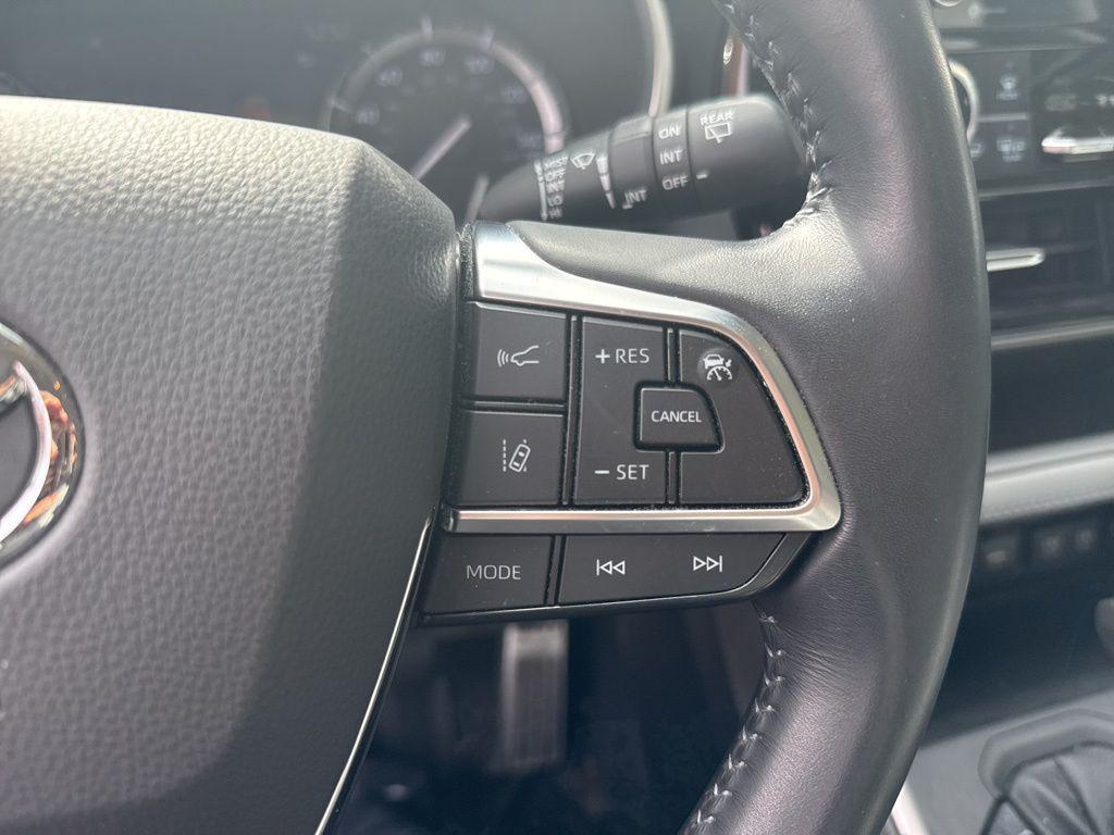 used 2021 Toyota Highlander car, priced at $32,820