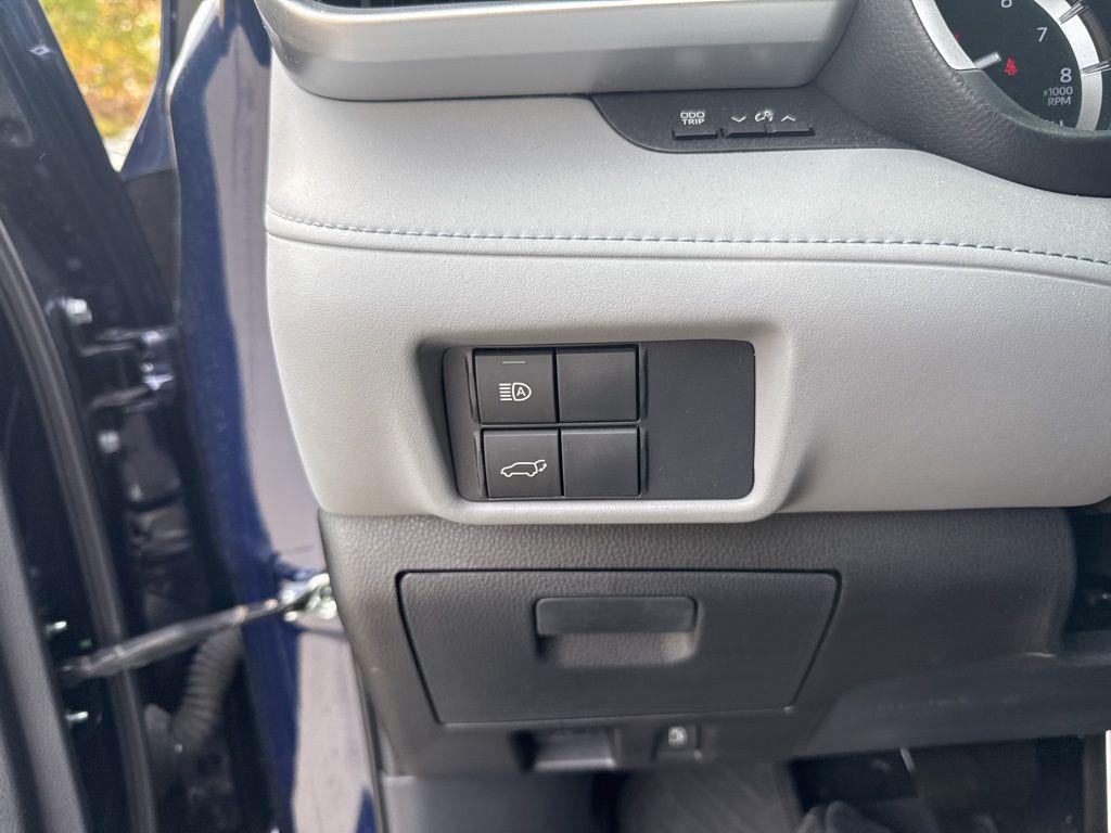 used 2021 Toyota Highlander car, priced at $32,820