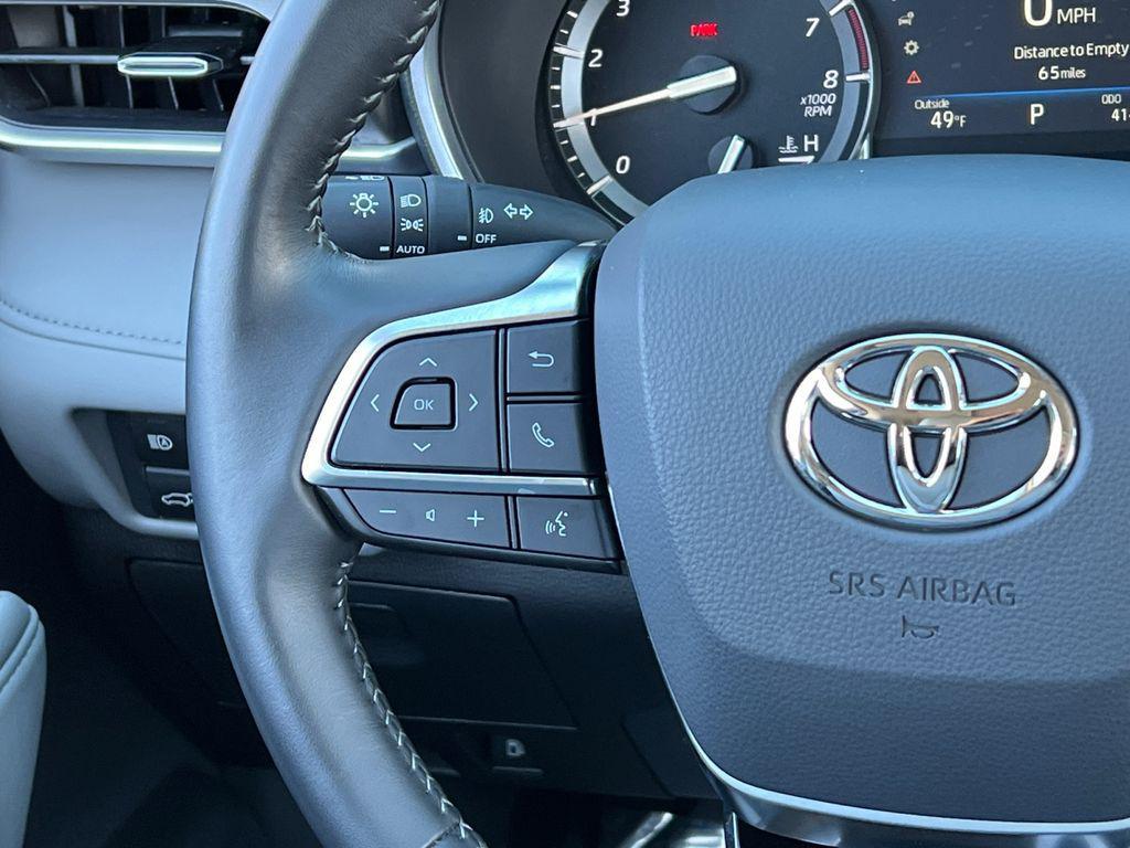 used 2021 Toyota Highlander car, priced at $32,599