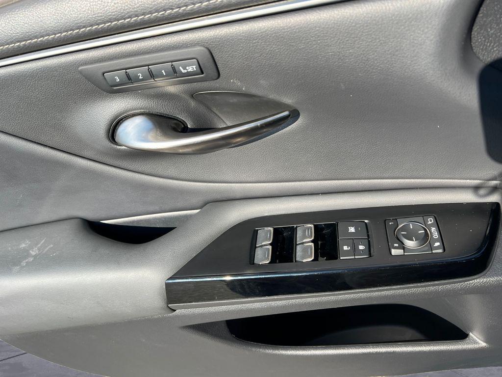 used 2022 Lexus ES 350 car, priced at $35,799