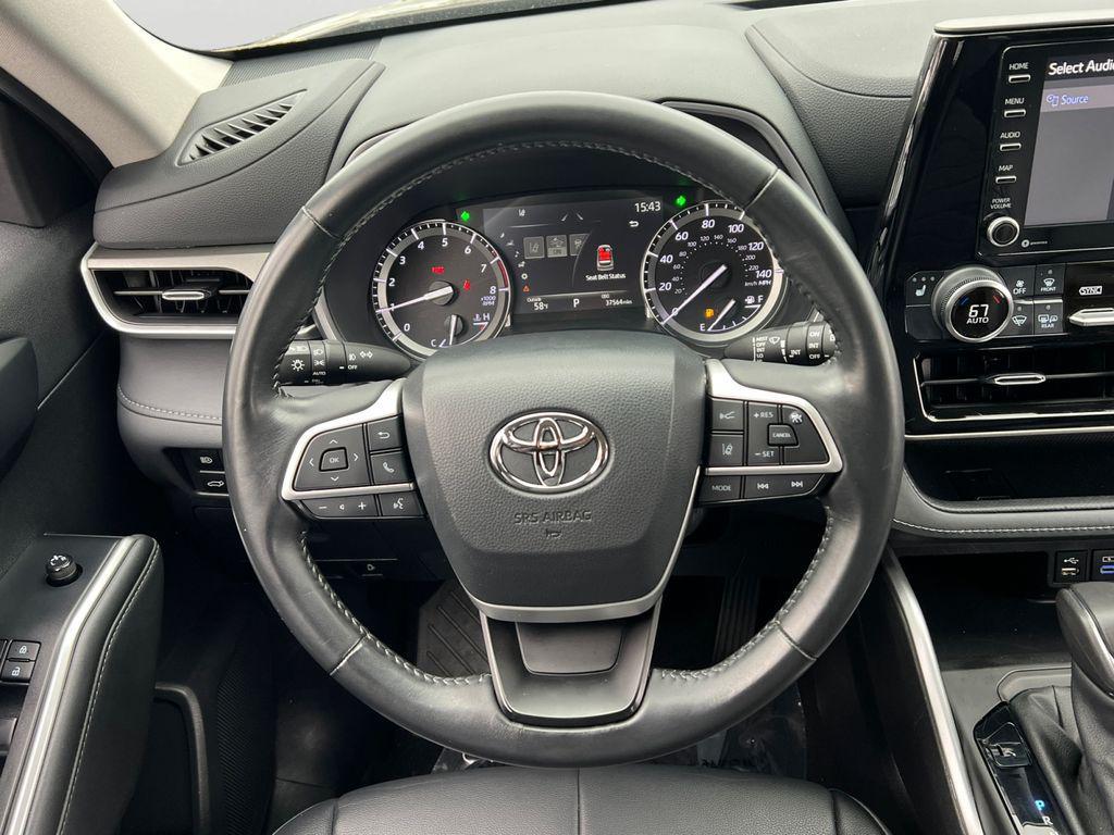 used 2022 Toyota Highlander car, priced at $33,827