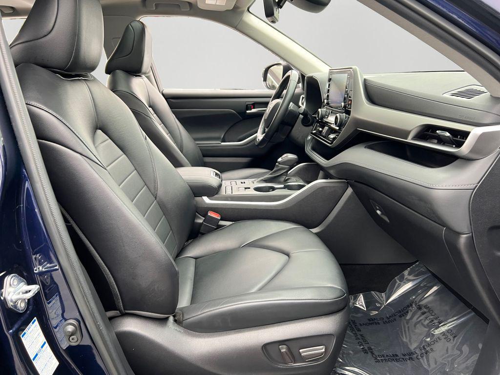 used 2022 Toyota Highlander car, priced at $33,827