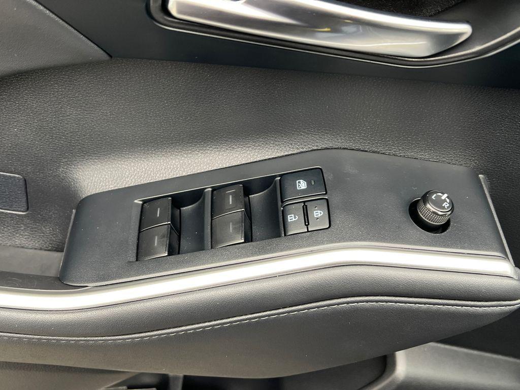 used 2022 Toyota Highlander car, priced at $33,827