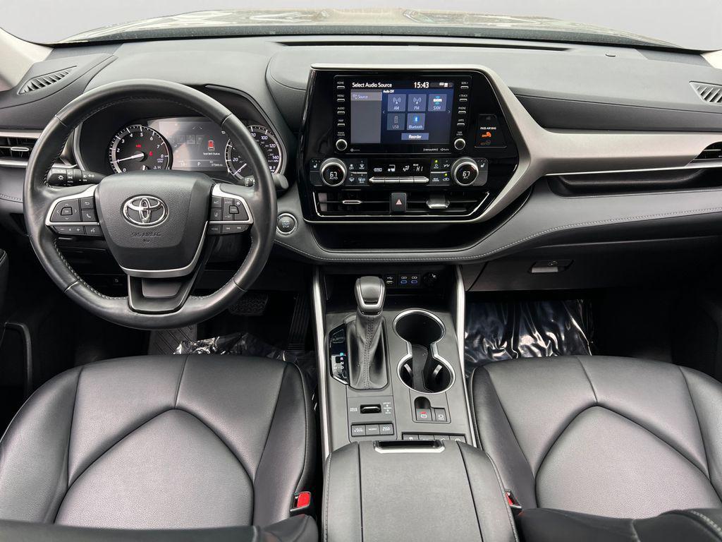 used 2022 Toyota Highlander car, priced at $33,827