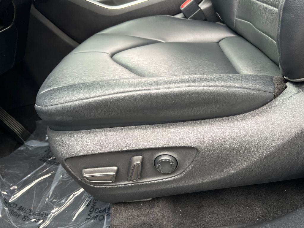 used 2022 Toyota Highlander car, priced at $33,827