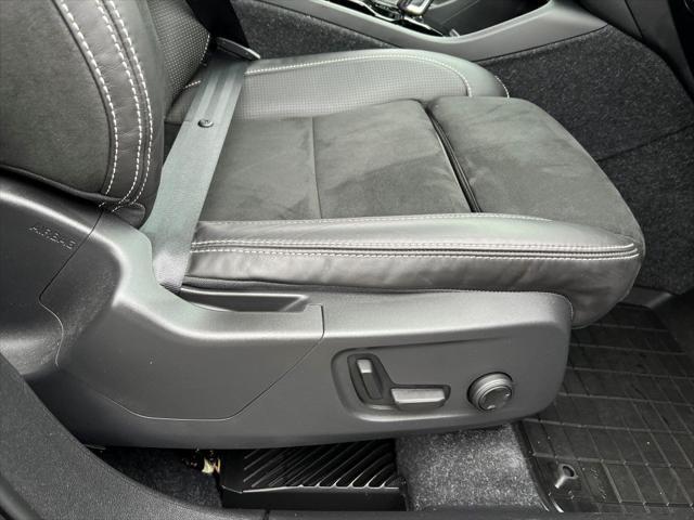 used 2020 Volvo XC40 car, priced at $27,400