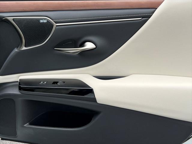 new 2025 Lexus ES 350 car, priced at $55,068