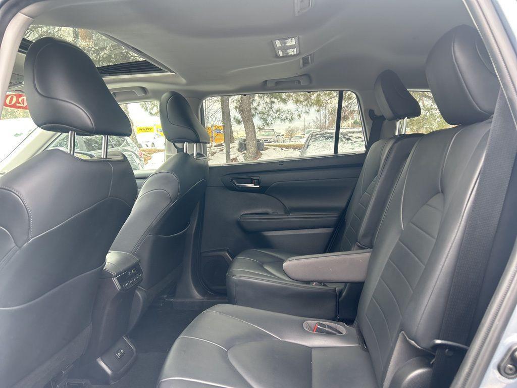 used 2020 Toyota Highlander car, priced at $33,163