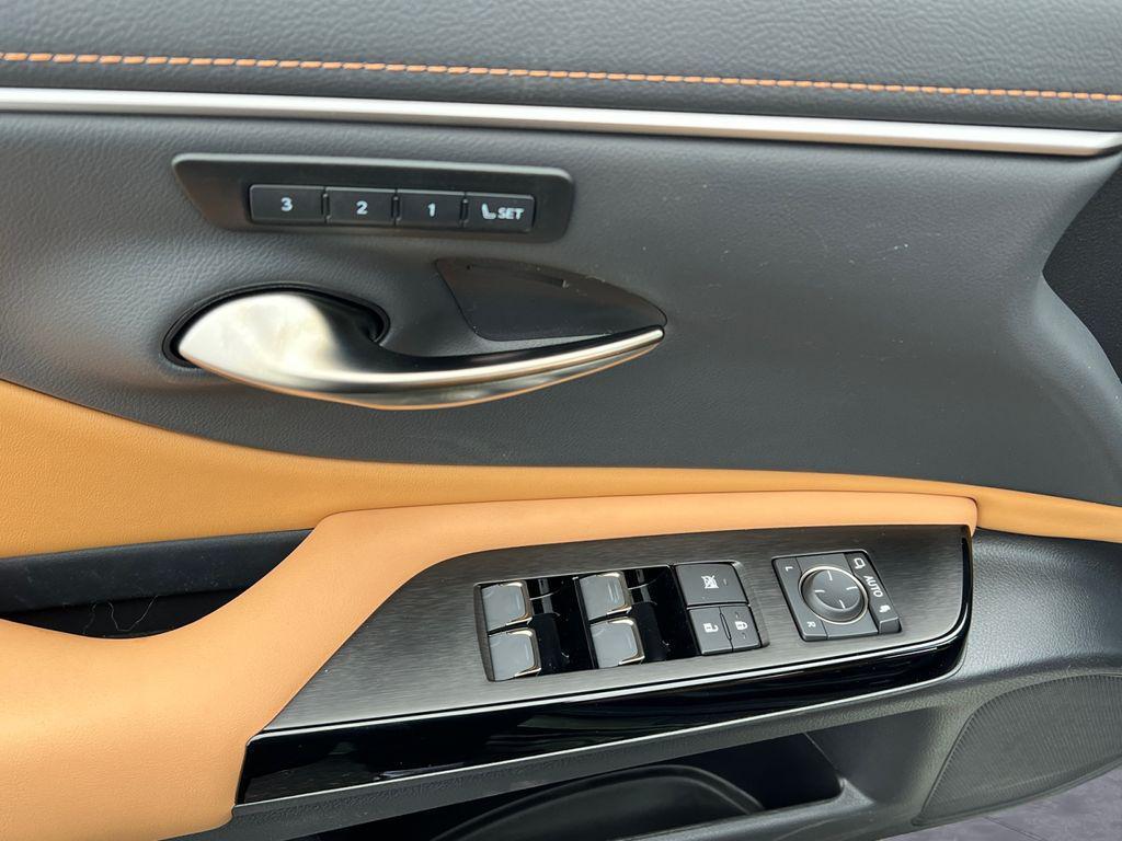 new 2025 Lexus ES 350 car, priced at $47,560