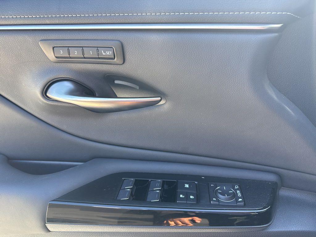 used 2024 Lexus ES 350 car, priced at $41,563