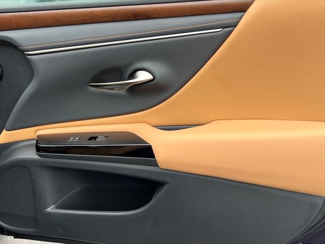 new 2025 Lexus ES 350 car, priced at $45,255