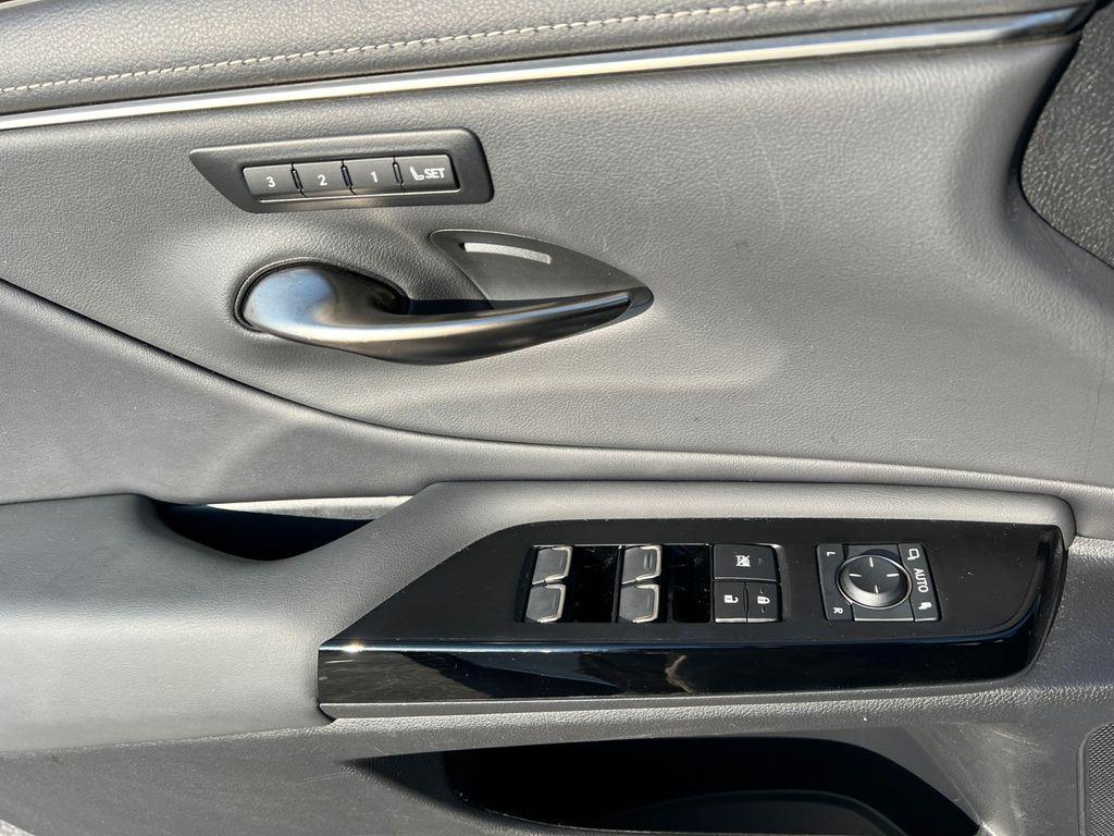 used 2023 Lexus ES 300h car, priced at $37,990