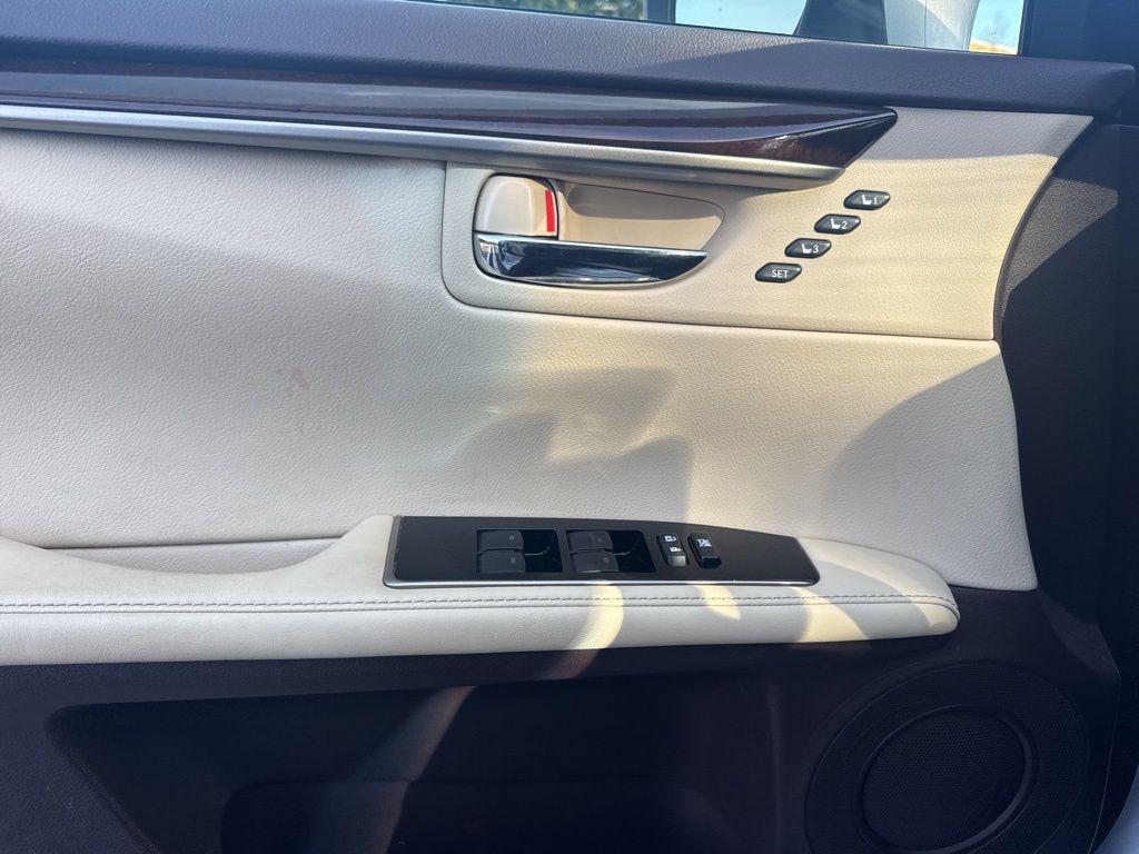 used 2016 Lexus ES 350 car, priced at $22,900