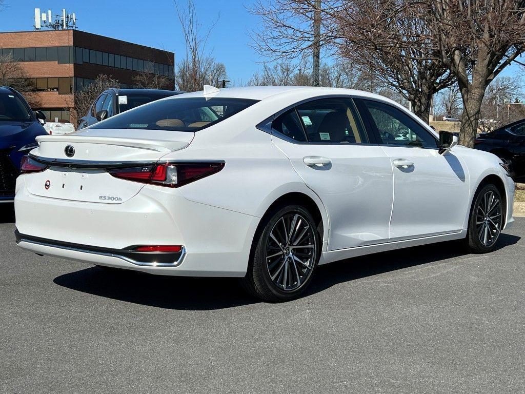 new 2025 Lexus ES 300h car, priced at $49,115