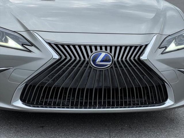 used 2019 Lexus ES 300h car, priced at $27,900