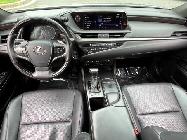 used 2019 Lexus ES 300h car, priced at $27,900