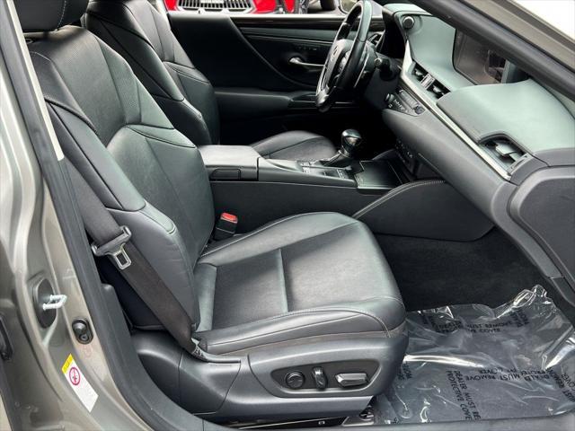used 2019 Lexus ES 300h car, priced at $27,900