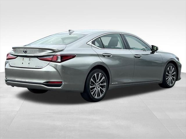 used 2019 Lexus ES 300h car, priced at $27,900