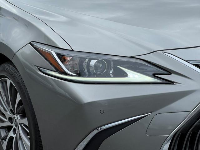 used 2019 Lexus ES 300h car, priced at $27,900