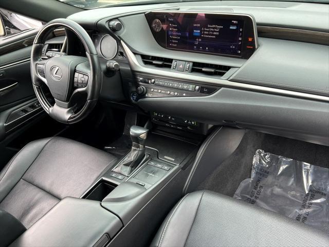 used 2019 Lexus ES 300h car, priced at $27,900