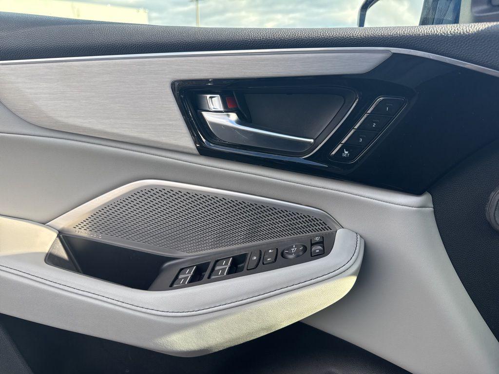 used 2023 Acura MDX car, priced at $38,268