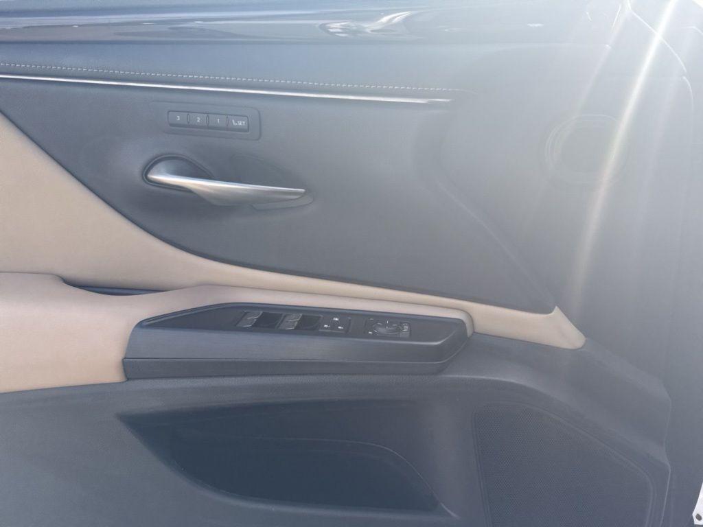 used 2021 Lexus ES 350 car, priced at $31,170