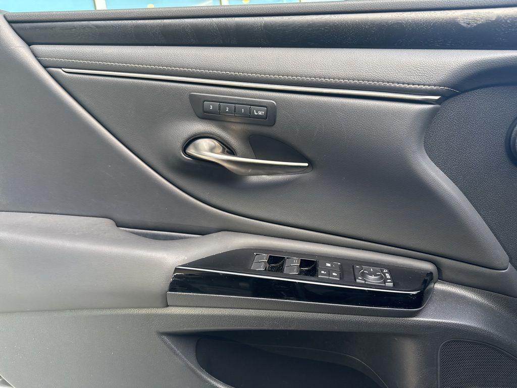 used 2022 Lexus ES 300h car, priced at $34,589