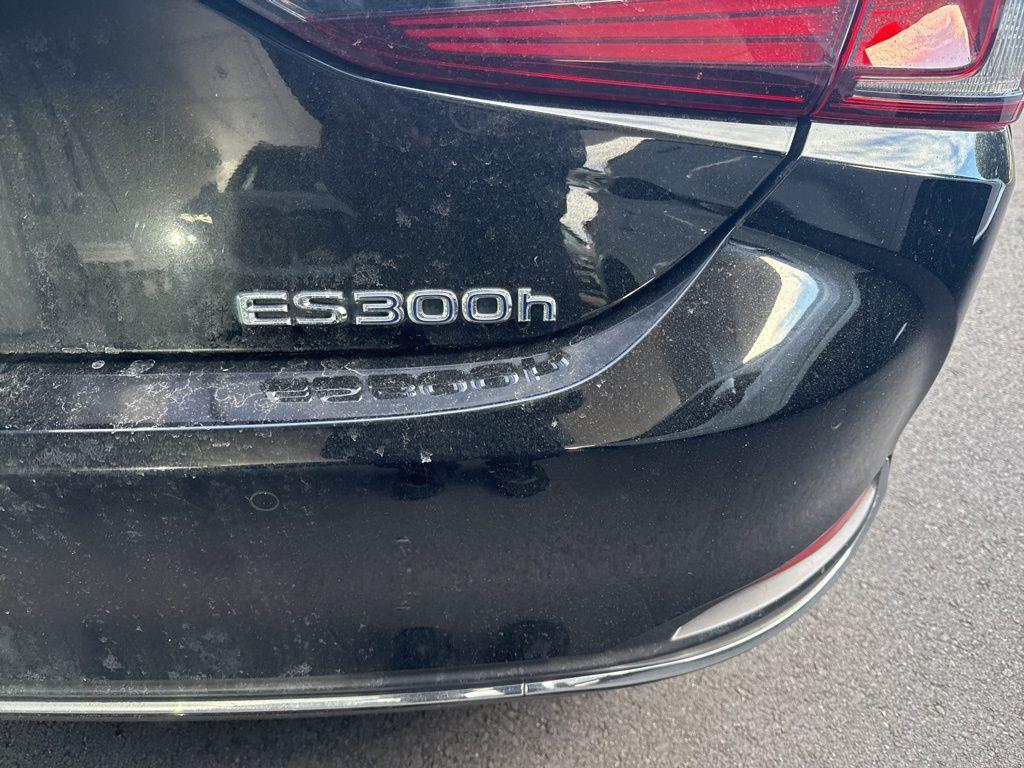 used 2022 Lexus ES 300h car, priced at $34,589