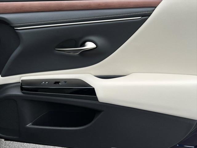 new 2025 Lexus ES 350 car, priced at $45,255