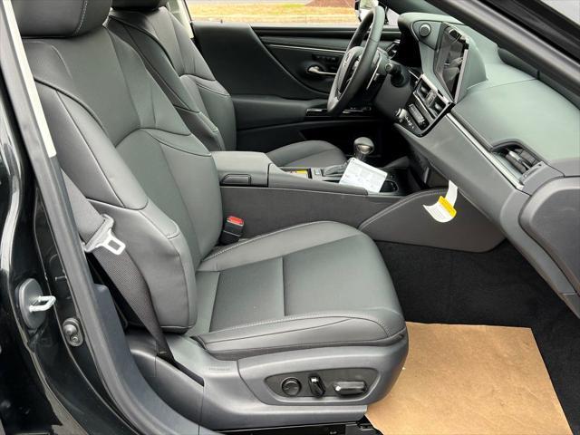 new 2025 Lexus ES 300h car, priced at $48,682