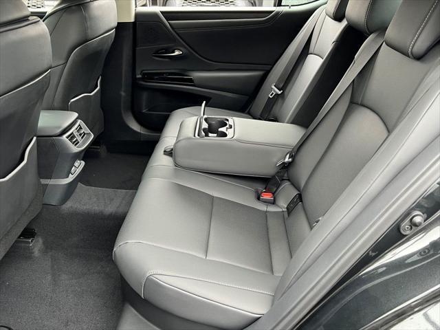 new 2025 Lexus ES 300h car, priced at $48,682