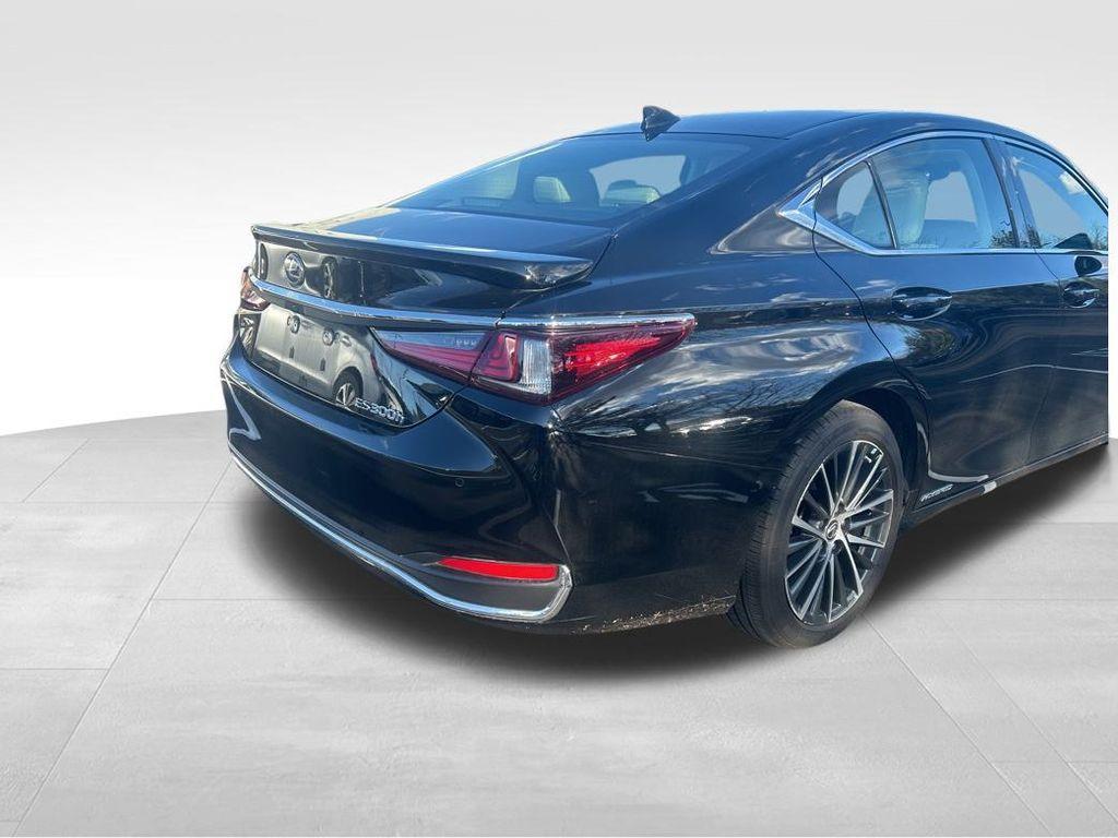 used 2022 Lexus ES 300h car, priced at $40,500