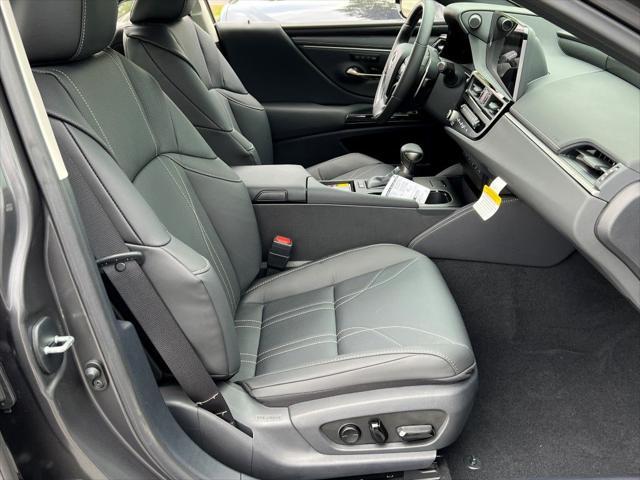 new 2025 Lexus ES 300h car, priced at $52,548