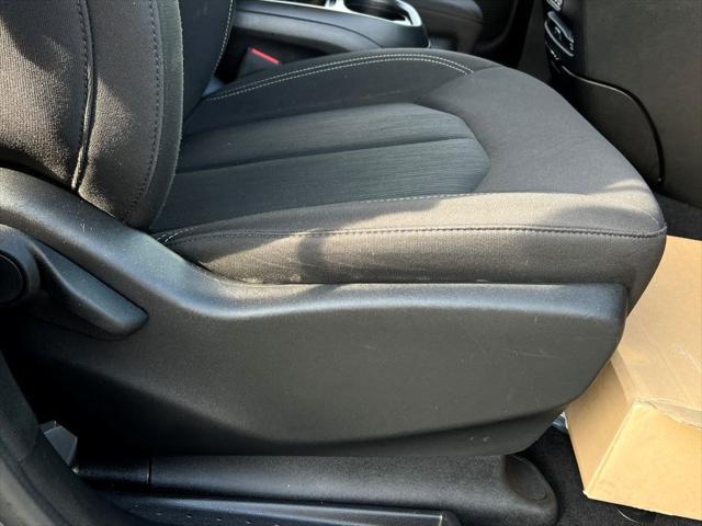 used 2021 Chrysler Pacifica Hybrid car, priced at $27,332