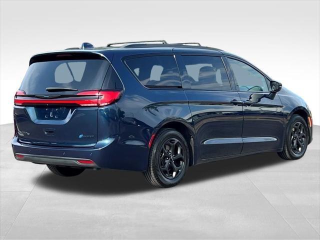 used 2021 Chrysler Pacifica Hybrid car, priced at $27,332